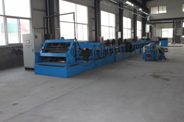 鋼板倉(cāng)生產(chǎn)線